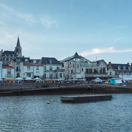 Apartment Rez De Jardin A 400m De La Pour 4