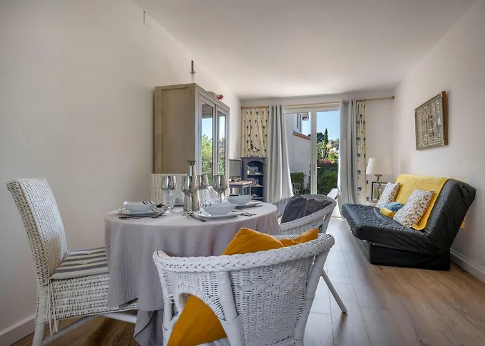 Rez De Jardin à 400m De La Pour 4